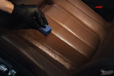 Как химчистка салона удаляет следы от наклеек